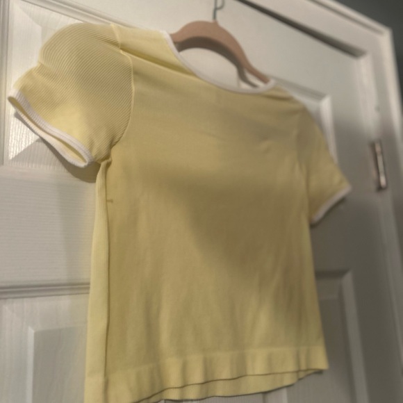 Yellow Top - Picture 2 of 4